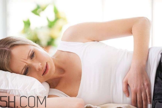 早上起来反胃吃什么药,早上起来反胃怎么办可以喝热水吗