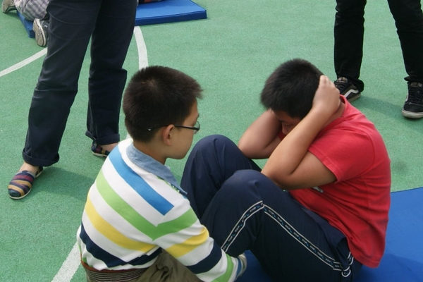 做仰卧起坐的健身器材,练仰卧起坐的正确方法 做仰卧起坐的健身器材,练仰卧起坐的正确方法