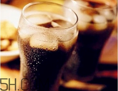 女生月经期间可以喝可乐吗,女性经期可以喝可乐吗