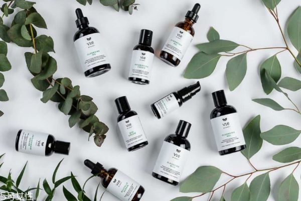 秋冬季节该用哪些护肤品,秋季用什么护肤品比较好 秋冬季节该用哪些护肤品,秋季用什么护肤品比较好