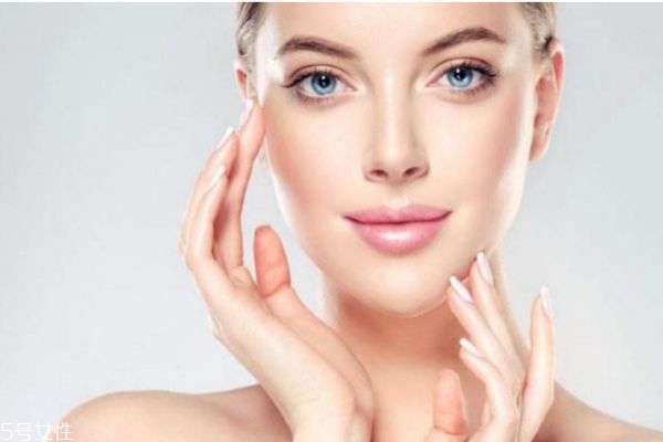 冬天皮肤干燥是什么原因,冬季皮肤干燥发痒是啥原因引起的