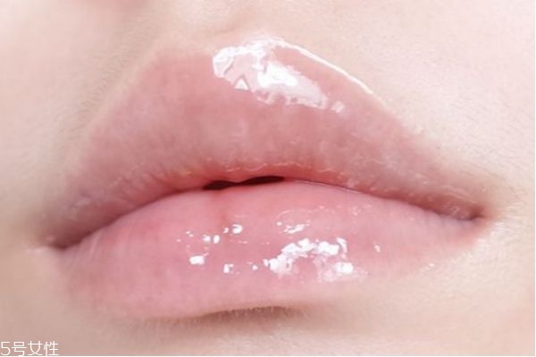 唇部精华和唇膜有什么区别,唇部精华和唇膏有什么区别 唇部精华和唇膜有什么区别,唇部精华和唇膏有什么区别
