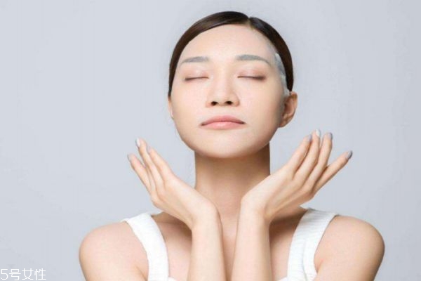 女性脸上长斑的5大原因,脸上长斑是啥原因