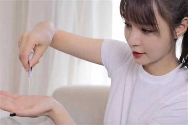 ladykin小灯泡精华好用吗,ladykin小灯泡精华成分表