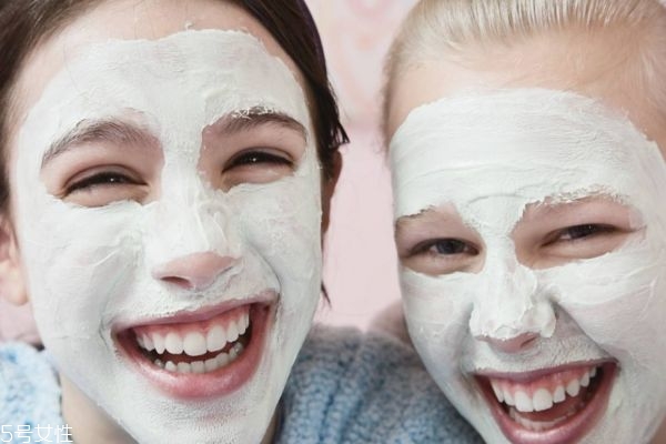 面膜什么时间做效果好,什么时间贴面膜最好 面膜什么时间做效果好,什么时间贴面膜最好