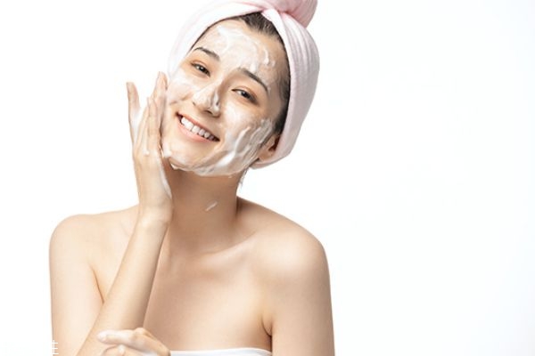 牙膏洗脸的好处和坏处,牙膏的好处 牙膏洗脸的好处和坏处,牙膏的好处