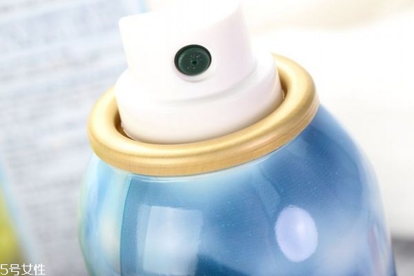 喷雾水怎么用,保湿喷雾的正确使用顺序