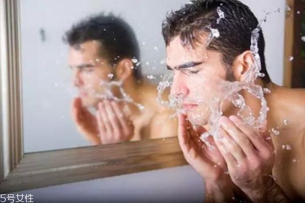 洁面皂是酸性还是碱性,洗脸皂是酸性还是碱性