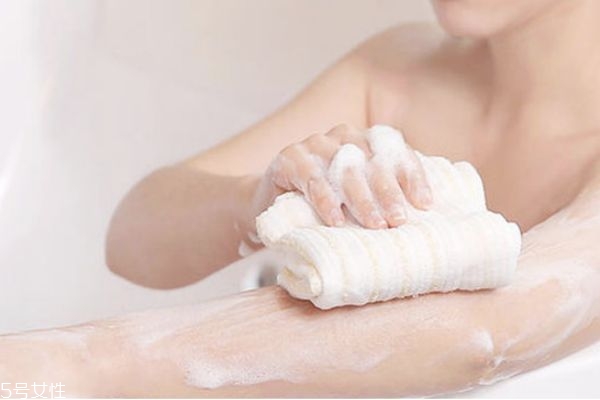 卸防晒霜的正确步骤,防晒霜要不要卸妆