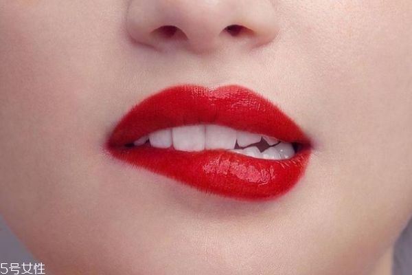 如何进行唇部护理,护理唇部的小方法 如何进行唇部护理,护理唇部的小方法