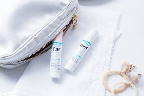 适合夏天用的润唇膏,夏天可以用润唇膏吗