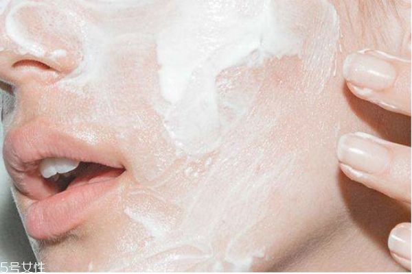 干皮痘痘肌适合什么精华,适合干皮痘肌的护肤品 干皮痘痘肌适合什么精华,适合干皮痘肌的护肤品