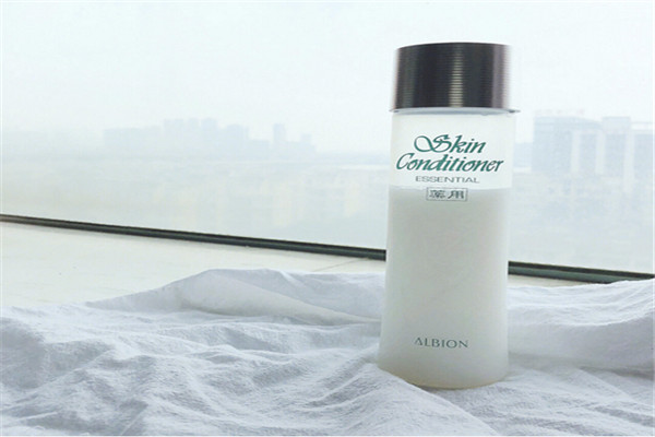 天天用爽肤水敷脸好吗,用爽肤水敷脸有什么好处