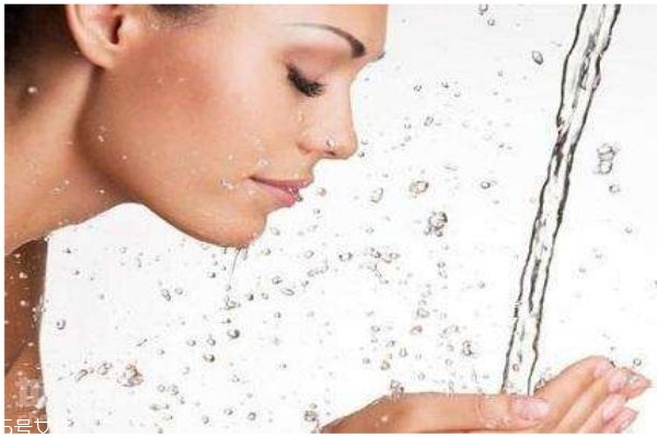 为什么会毛孔粗大呢,为啥会毛孔粗大