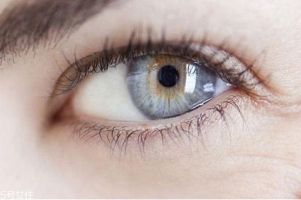 擦眼霜注意事项,擦眼霜的正确方法