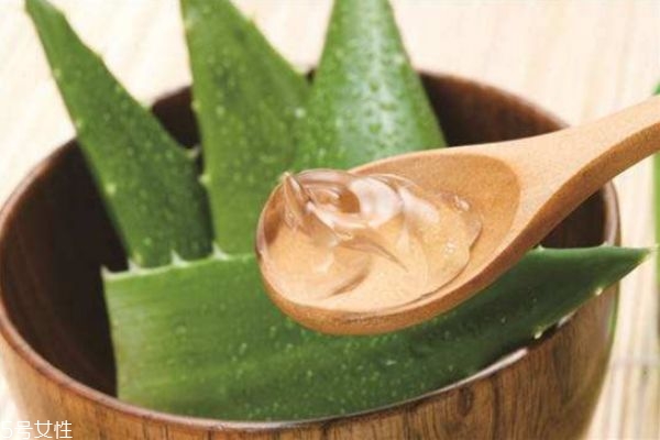 芦荟胶能不能和其他护肤品混合使用,芦荟胶可以和护肤产品一起使用吗