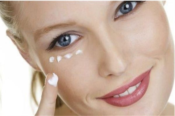 眼精华和眼霜的区别是什么,眼精华和眼霜一样吗