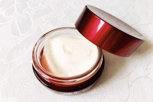 眼霜的作用和使用方法,眼霜的效果及作用