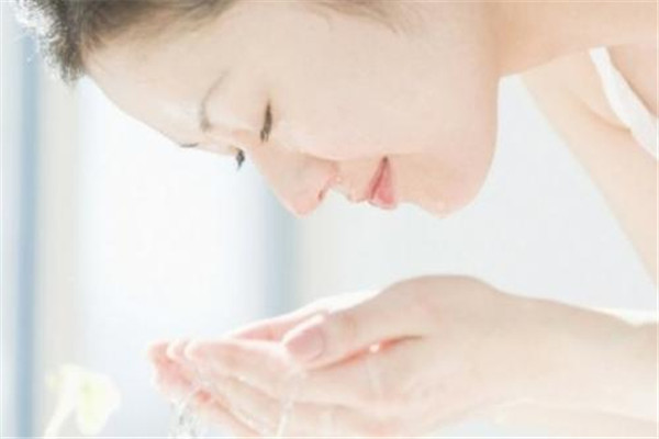 用蜂蜜洗脸的正确方法,蜂蜜可以直接洗脸吗