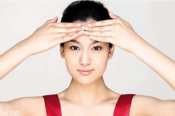 额头下巴长痘痘的原因和解决方法,额头 脸颊 下巴长痘痘的原因 额头下巴长痘痘的原因和解决方法,额头 脸颊 下巴长痘痘的原因