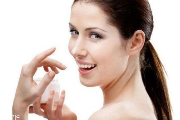 身体乳擦了会变白,经常涂身体乳会变白吗 身体乳擦了会变白,经常涂身体乳会变白吗