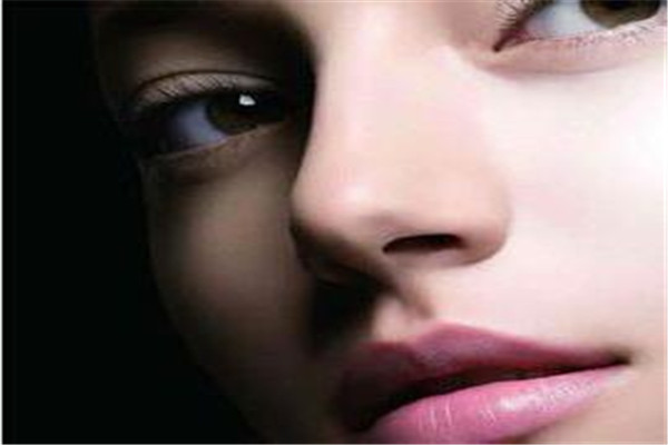 鼻子脱皮怎么办小妙招,鼻子脱皮快速解决