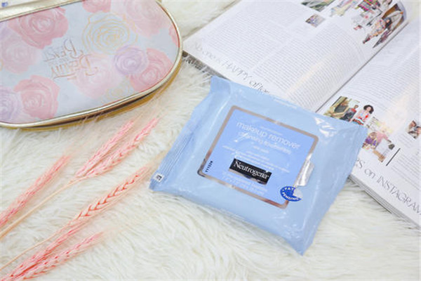 使用宝宝湿巾时应注意哪些问题,买湿巾注意什么