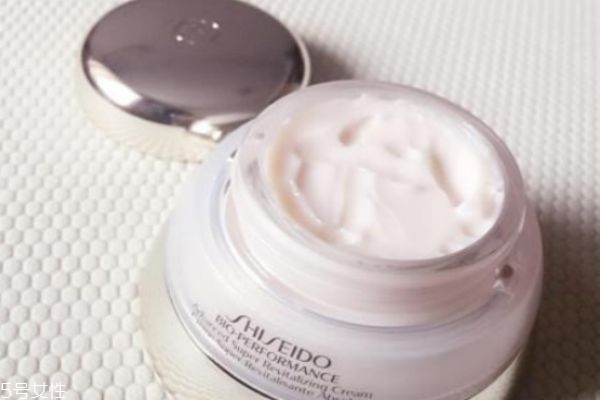 乳液和面霜使用顺序,乳液和面霜使用顺序怎么用