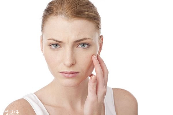 不擦水只擦乳液会怎样 知乎,不擦水只擦乳液会怎样大宝保湿水跟乳用了黏