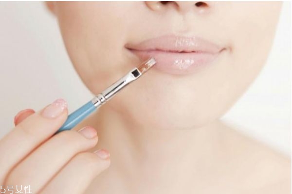 深唇怎么变浅唇,嘴唇颜色暗怎样改善 深唇怎么变浅唇,嘴唇颜色暗怎样改善