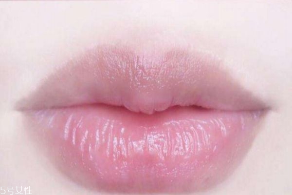 天生唇色深是什么原因,嘴唇颜色天生深是什么原因 天生唇色深是什么原因,嘴唇颜色天生深是什么原因