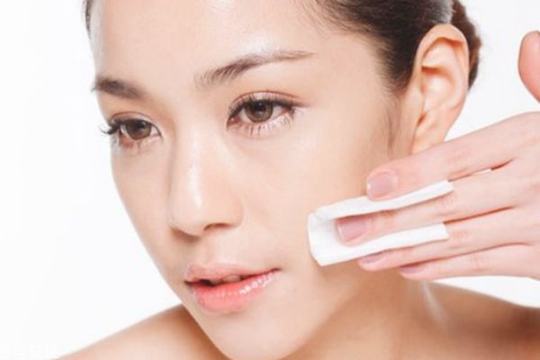 为什么擦了烟酰胺皮肤会发黄,用完烟酰胺脸色发黄