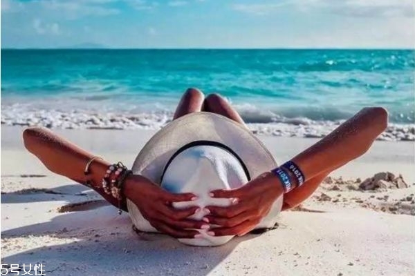 夏天太阳一晒皮肤就痒起红疙瘩,夏天太阳一晒皮肤就痒,起小水泡 夏天太阳一晒皮肤就痒起红疙瘩,夏天太阳一晒皮肤就痒,起小水泡