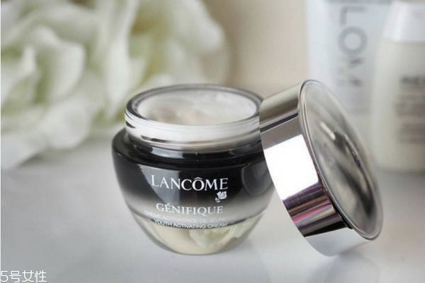 兰蔻小黑瓶眼霜的作用和功效,兰蔻小黑瓶眼霜功效及成分