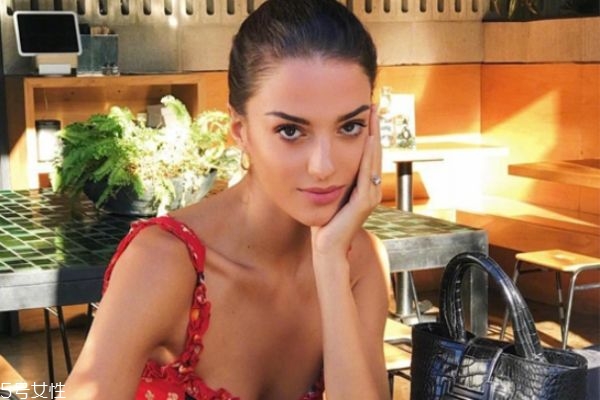 眼霜怎么用才正确方法,眼霜怎么用,什么时候用最好 眼霜怎么用才正确方法,眼霜怎么用,什么时候用最好