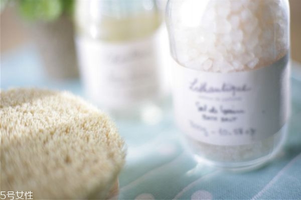 浴盐泡澡的使用方法,浴盐泡澡的正确使用方法 浴盐泡澡的使用方法,浴盐泡澡的正确使用方法