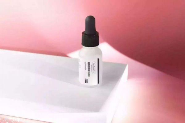 烟酰胺和神经酰胺可以一起用吗?,烟酰胺不能跟什么一起用