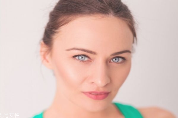 夏天护肤品的使用顺序 正常,夏天护肤品的使用顺序图