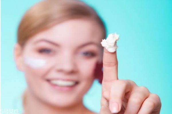 乳液跟霜效果是一样的吗,乳和霜只用一种行吗