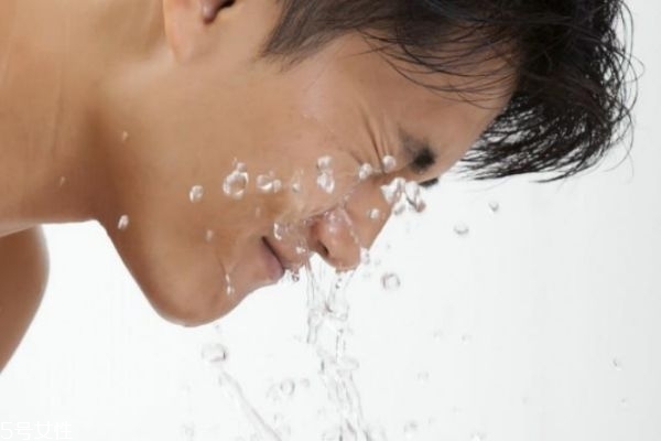 男士正确的洗脸护肤步骤,男生怎么清洁脸部