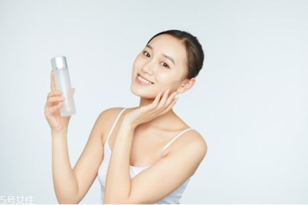 脸部严重缺水怎么补水最快,面部严重缺水怎样补水快