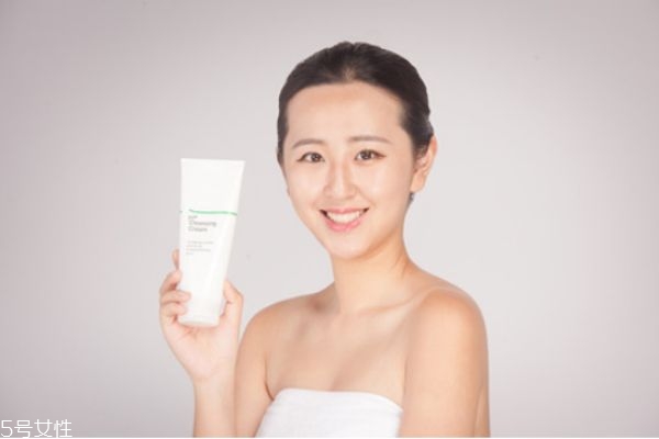 每次洗完脸刺痛是为什么,洗完脸后脸上刺痛是怎么回事