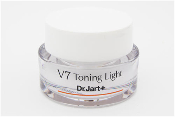 涂了素颜霜还要涂防晒吗,涂了素颜霜还要涂防晒霜吗