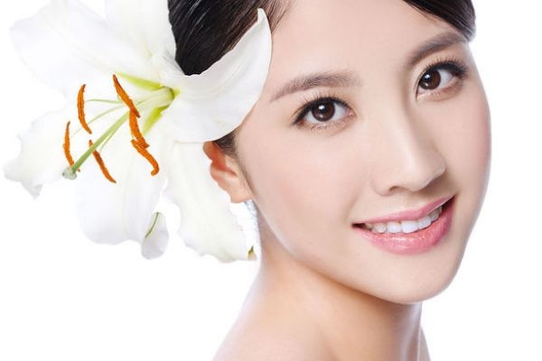 去角质在卸妆前还是后,去角质是在卸妆前还是卸妆后