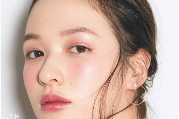 补水保湿面膜用完要不要洗脸,玻尿酸补水保湿面膜用完要洗脸吗