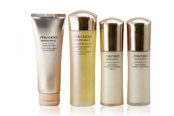 擦化妆品的正确步骤顺序,化妆品的正确步骤是怎么使用