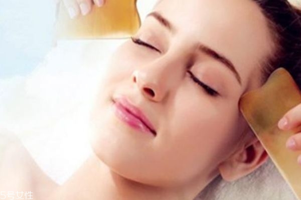 刮痧的注意事项有哪些,刮痧的注意事项及禁忌症