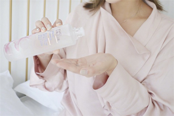 雅诗兰黛樱花微精华测评,雅诗兰黛樱花微精华怎么样