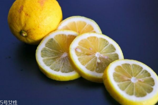 柠檬汁有什么用,柠檬汁美白吗