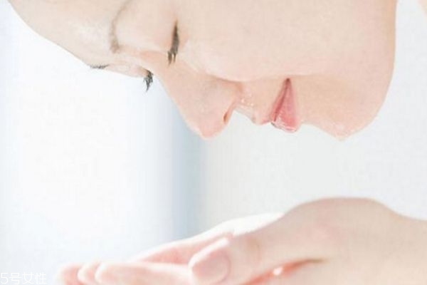 17岁适合用什么牌子的护肤品,17岁护肤品推荐